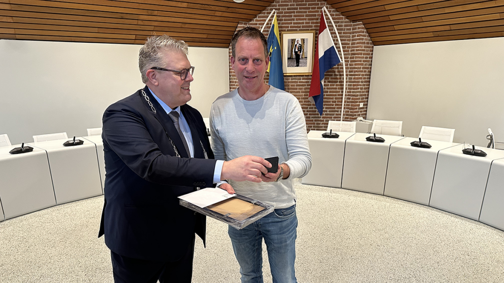 Bronzen penning KMRD voor het redden van 2 vrouwen
