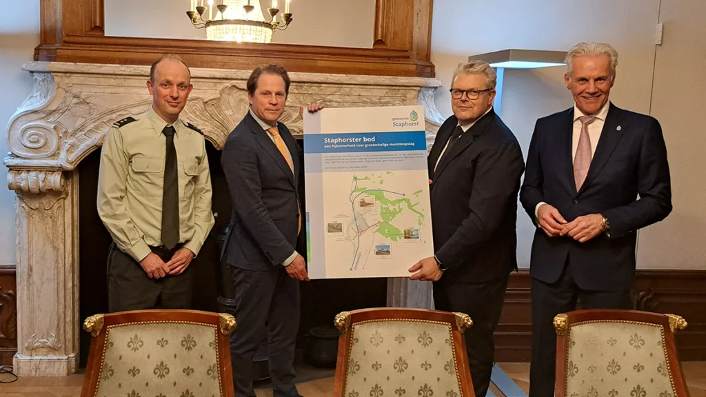 Staphorst overhandigt bod voor grootschalige munitieopslag