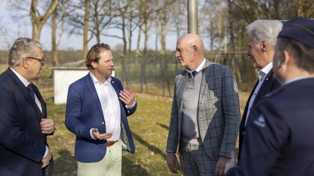 Staatssecretaris Tuinman bezoekt Staphorst voor munitieopslag
