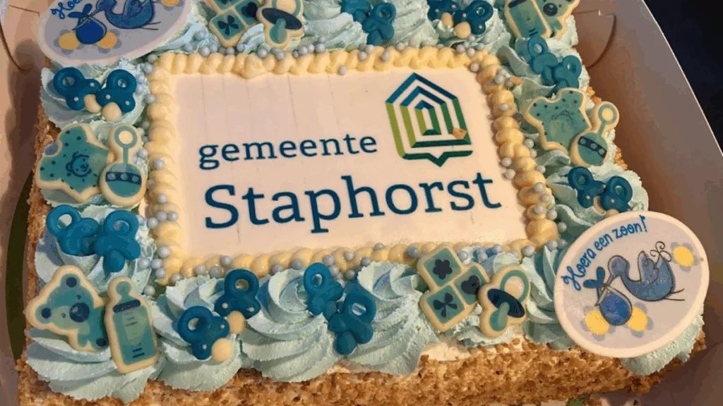 Geboorte Peter Stegeman markeert 18.000e inwoner Staphorst Geboorte Peter Stegeman markeert 18.000e inwoner Staphorst