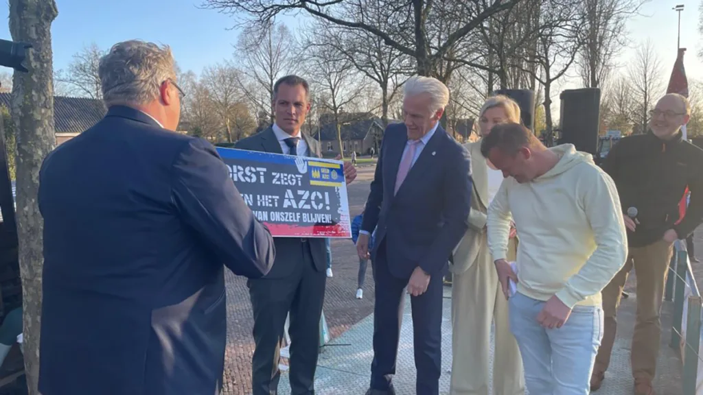 Staphorst zegt nee tegen AZC: demonstratie op Marktplein