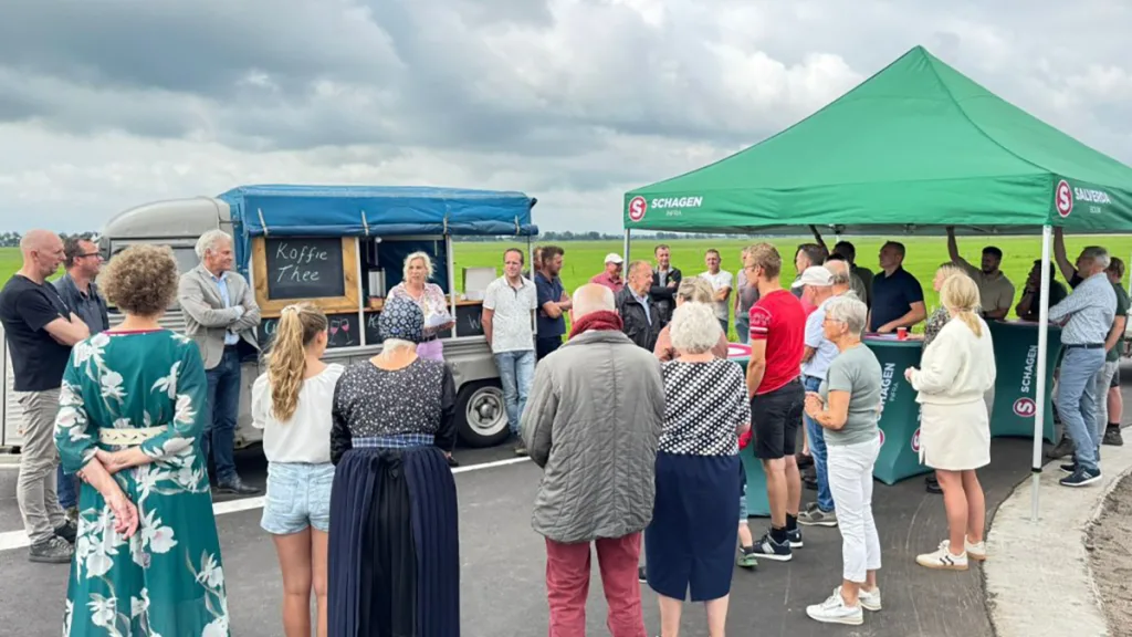 Klaas Kloosterweg West weer open na jaar renovatie Klaas Kloosterweg West weer open na jaar renovatie