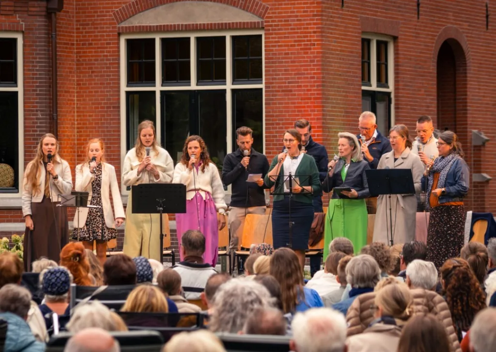Succesvolle Openlucht Zangavond Werkgroep Berdien