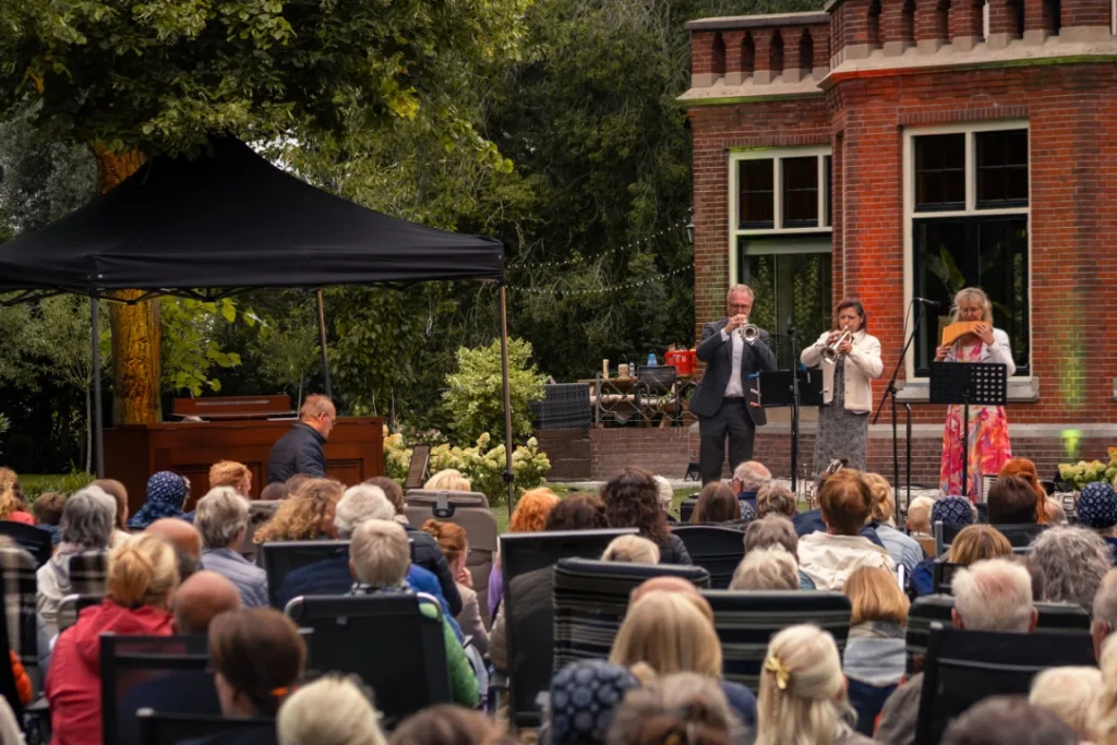 Succesvolle Openlucht Zangavond Werkgroep Berdien