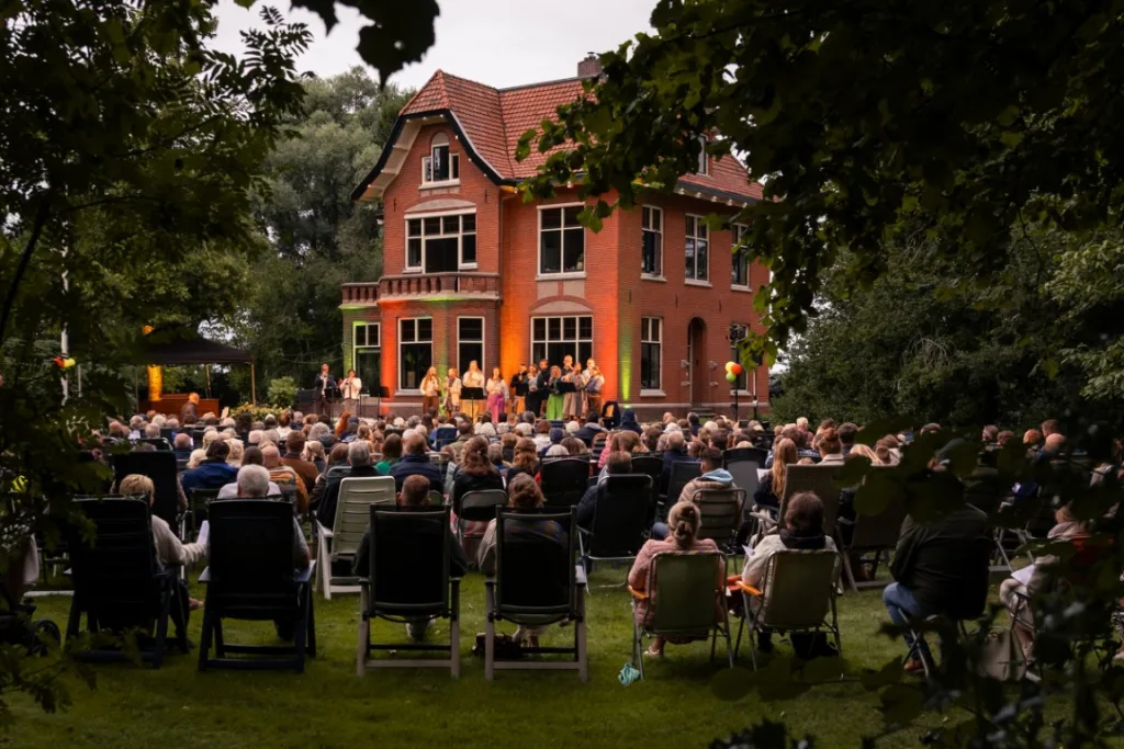 Succesvolle Openlucht Zangavond Werkgroep Berdien
