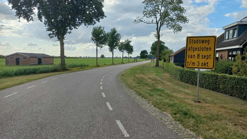 Stadsweg in Rouveen afgesloten voor onderhoud Stadsweg in Rouveen afgesloten voor onderhoud