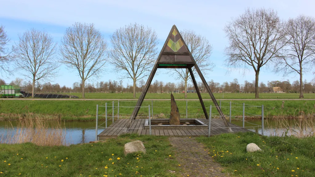 Geschokte Molukse gemeenschap na vernieling monument Geschokte Molukse gemeenschap na vernieling monument