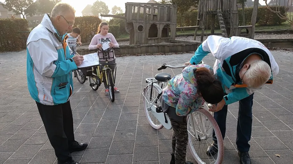 Jaarlijkse Fietscontroles Starten op Basisscholen in Staphorst Jaarlijkse Fietscontroles Starten op Basisscholen in Staphorst