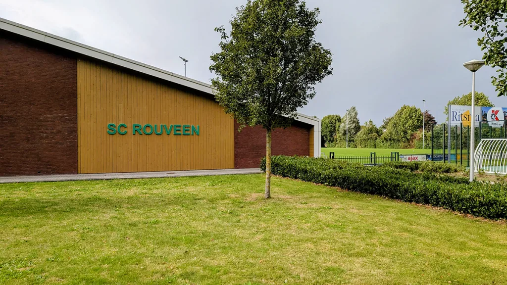 Kunstgras Rouveen in de ijskast: Raad wil eerst plan