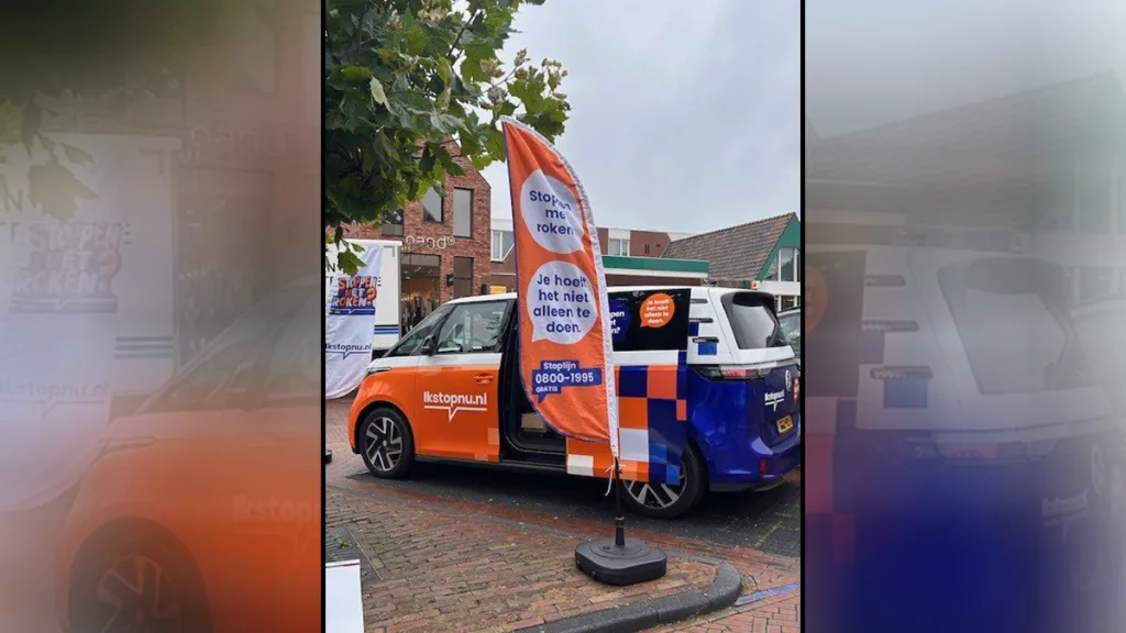 Ikstopnu-bus strijkt neer op marktplein Staphorst