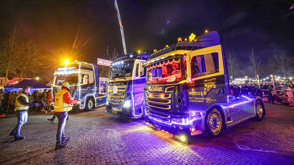 Winterlicht Spektakel Staphorst: Verlichte Trucks &amp; Markt