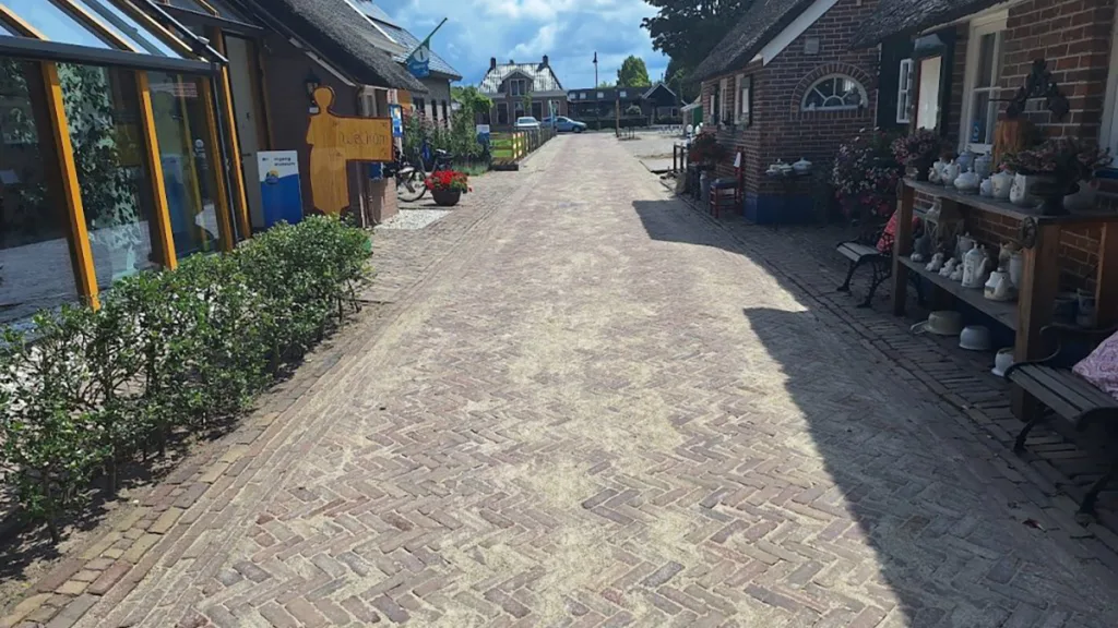 Museumsteeg Staphorst toegankelijker na opknapbeurt