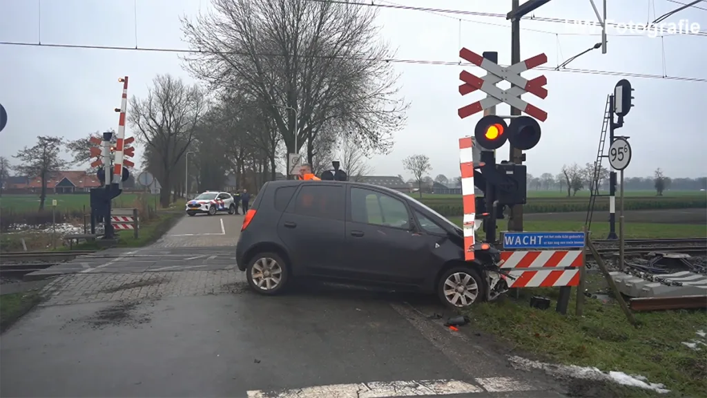 Treinverkeer Zwolle-Meppel plat na botsing in Staphorst