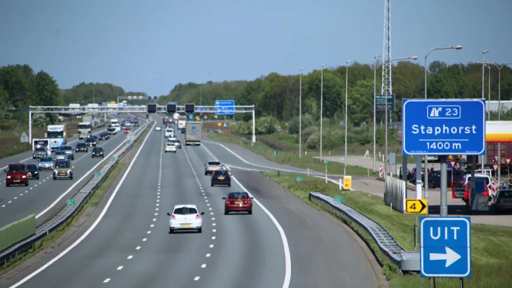 Grote hinder op A28 bij Staphorst door spoedreparaties