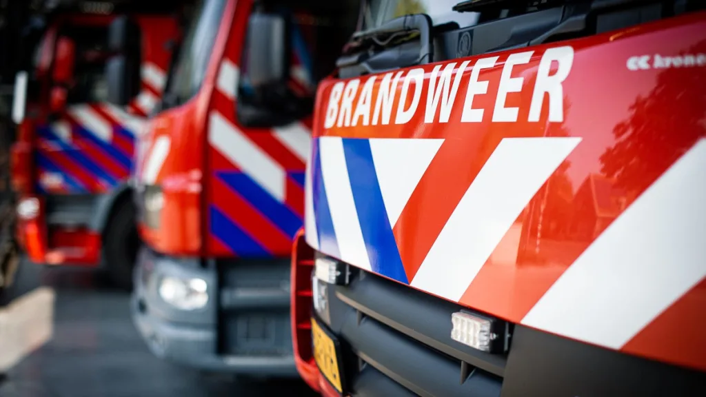 Tientallen branden langs A28 en N377 door boerenprotest